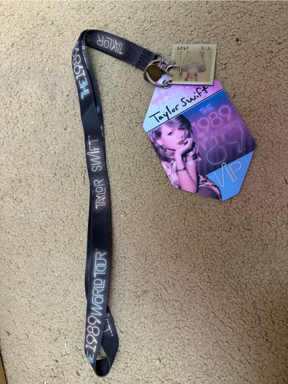 Taylor Swift Black and Blue 1989 Tour Lanyard with VIP Pass and 1989 Keychain
